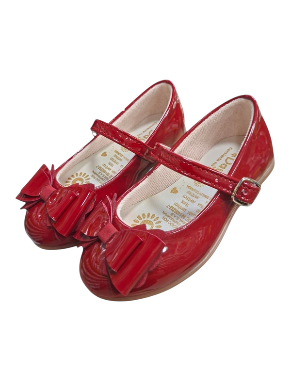 Baletas Calzakids Moritas Green'Day rojas de charol con lazo decorativo y cierre de hebilla para niña