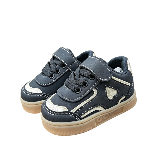 Tenis infantiles Calzakids Moritas color azul con detalles de estrellas brillantes y suela de goma