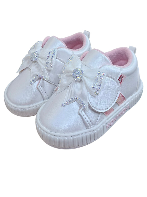 Tenis casuales Calzakids Moritas blancos con moño brillante y detalles en rosa para niña