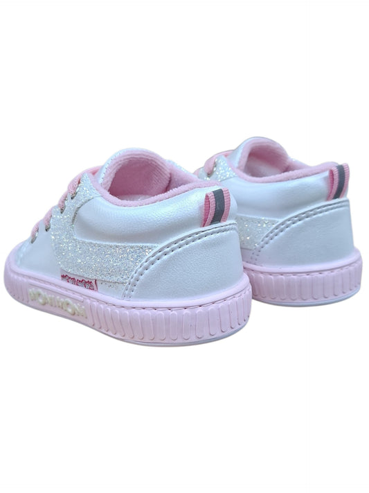 Tenis casuales Calzakids Moritas para niña en blanco perlado con detalles brillantes y suela rosa antideslizante