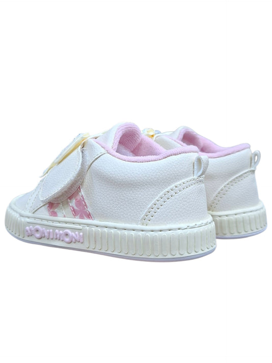 Tenis casuales Calzakids Moritas para niña en color blanco con detalles rosas, acabado tipo piel y suela de goma.