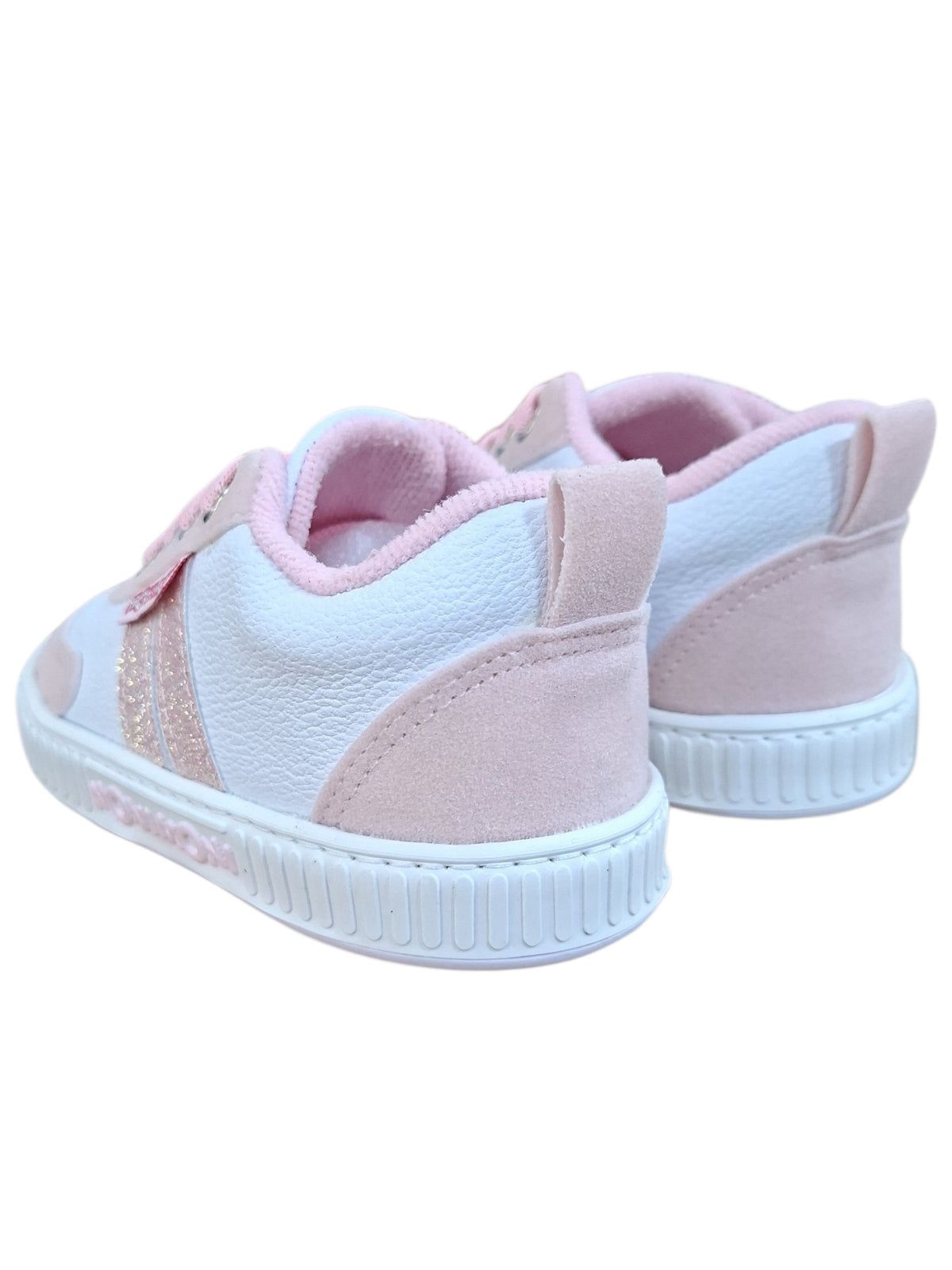Tenis casuales para niña Calzakids Moritas en blanco y rosa con detalles de gamuza y acabado brillante.