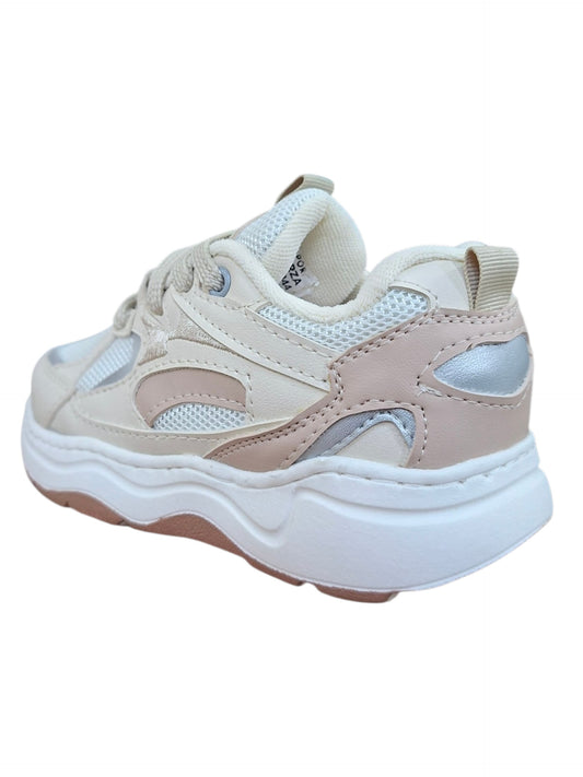 Tenis deportivos Calzakids Moritas para niña en tonos crema, beige y plateado con suela de plataforma ergonómica.