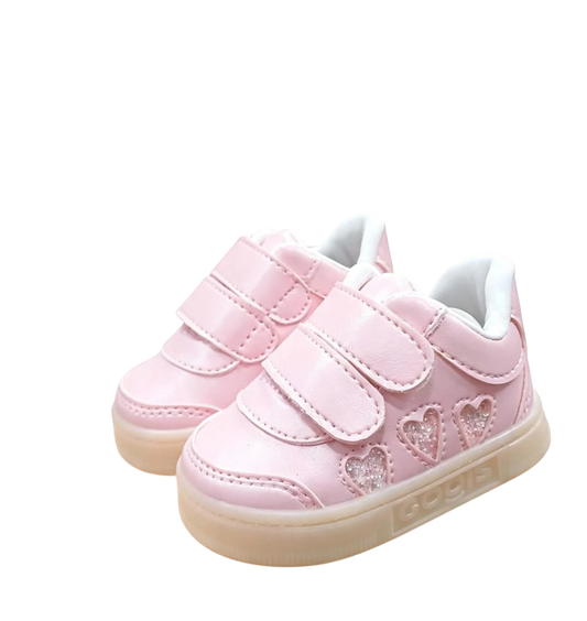 Tenis infantiles Calzakids Moritas color rosa con diseño de corazones brillantes y suela con luces integradas