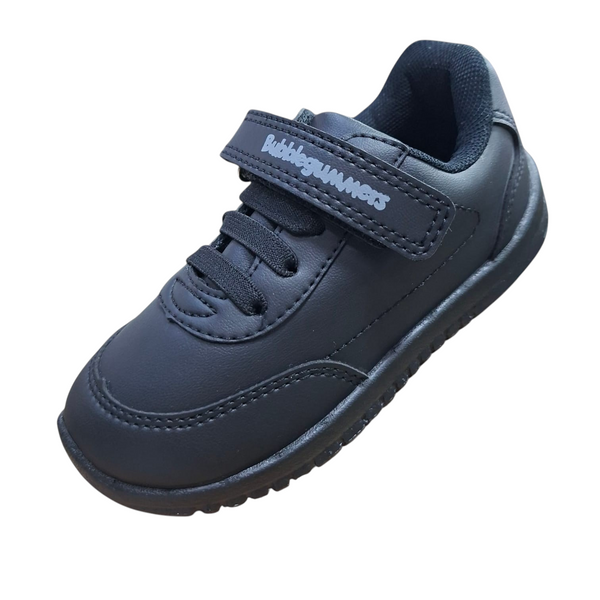 Zapatilla escolar negra Calzakids Moritas Bubblegummers con cierre de velcro y cordones elásticos para niños