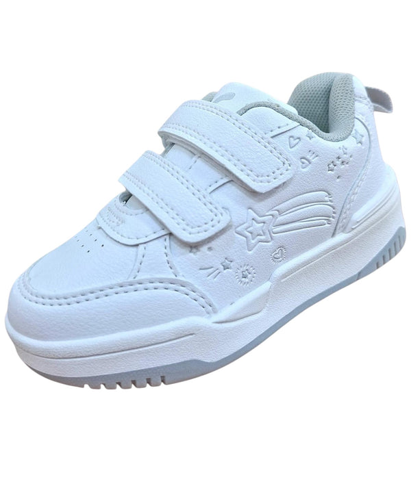 Zapatillas escolares blancas Calzakids Moritas con cierre de velcro y detalles de estrellas grabadas en el lateral
