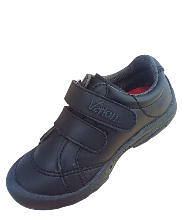 Zapato escolar negro Verlon de Calzakids Moritas con cierre de velcro y diseño resistente para niños